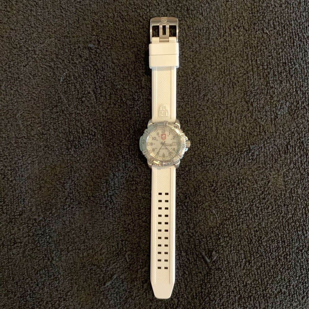Ladies Luminox 7250 Series Watch